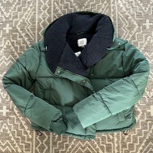 NWTs Urban Outfitters BDG Marlow cropped Puffer Jacket XS, green